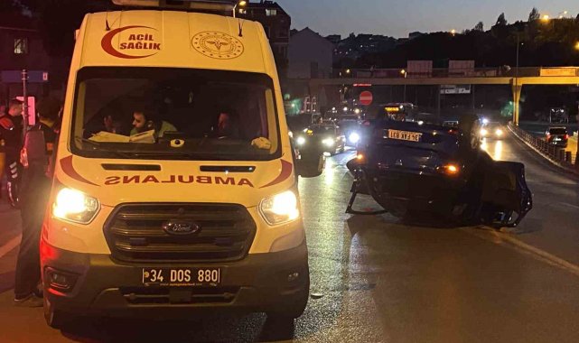 Şişli'de bariyere çarpan araç takla atıp ters döndü