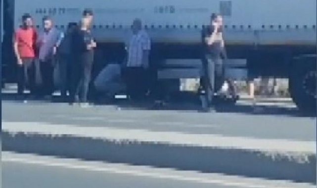 Sultangazi'de otomobilden fırlayan sürücü ağır yaralandı