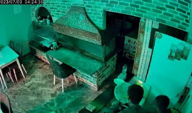 Sultangazi'de hırsızlık anları kamerada