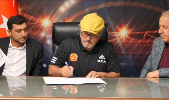 Süper Lig deneyimli teknik direktör Akçay, Batman Petrolspor ile anlaştı