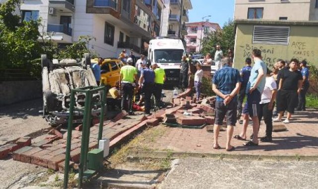 Taksiyle çarpışıp takla atan otomobilin sürücüsü yaralandı