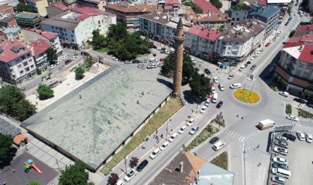 Tarihi minarenin kayıp yazıları 'bisküviden' çıktı