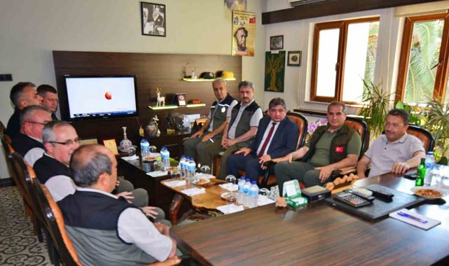 Tarım ve Orman Bakan Yardımcısı Dr. Veysel Tiryaki Edremit'i ziyaret etti