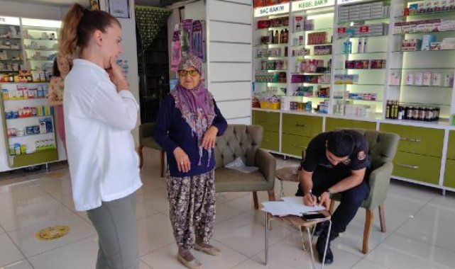 Tarlada çalışan kadın, eczanede unuttuğu 18 bin 500 lirasına kavuştu