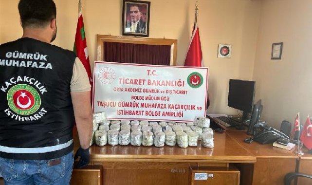 Taşucu Limanı'nda iki araçta 75 kilo esrar ele geçirildi