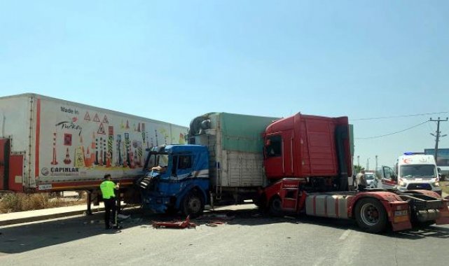 Tekirdağ'da TIR ile kamyon çarpıştı