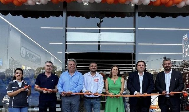 Teknosa İzmir'deki 15'inci mağazasını açtı