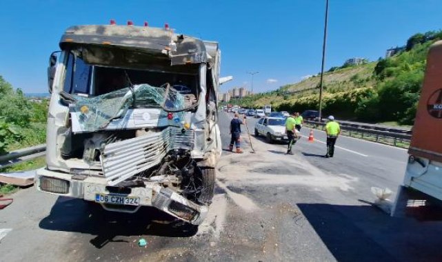 TEM'de kamyon, TIR'a çarptı: 1 yaralı