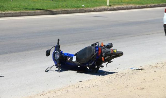 Ters yönden kavşağa giren motosiklet sürücüsü öldü; kaza kamerada