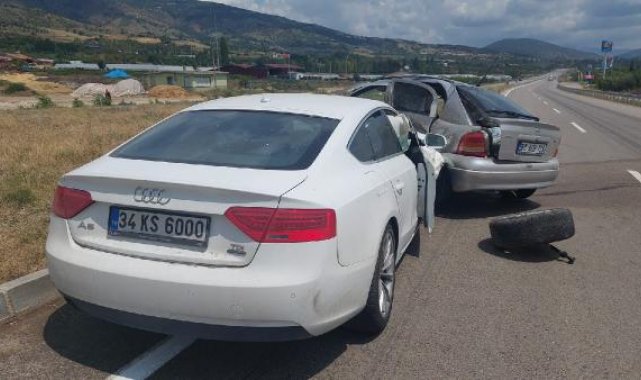 Tokat'ta 2 otomobil kavşakta çarpıştı: 1 ölü, 6 yaralı