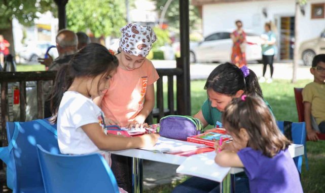 Tokat'ta bulunan Bilgi Evi çocuklarla doldu