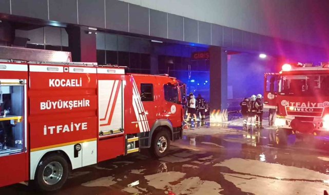 Toptan markette yangın: Söndürme sistemi faciayı önledi