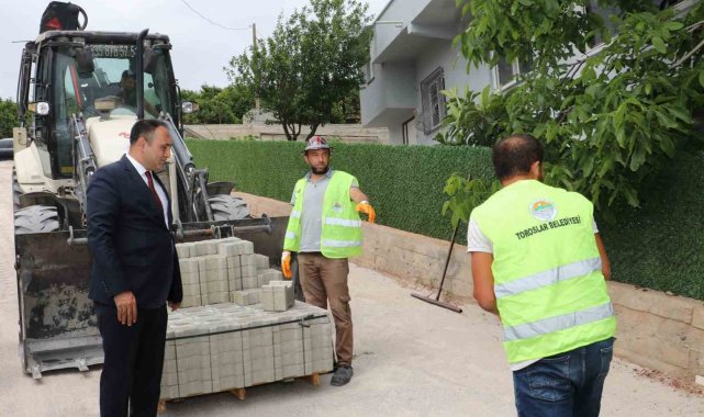 Toroslar'da yol ve kaldırım çalışmaları devam ediyor