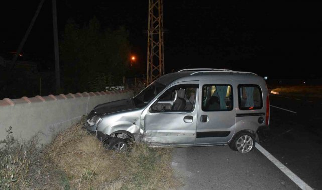 Tosya'da D100'de iki araç çarpıştı: 3 yaralı