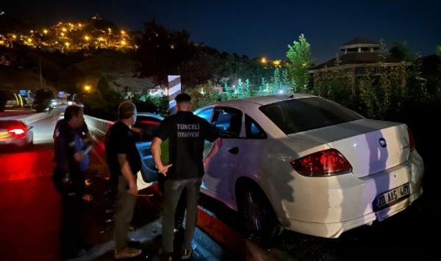 Tunceli'de otomobil köprü üzerinde kaza yaptı; sürücü kayıp