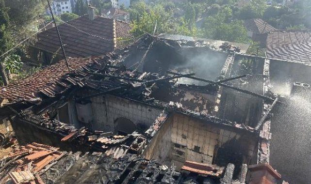 Tuzla'da gecekonduda çıkan yangına ilk müdahale vatandaşlar tarafından yapıldı