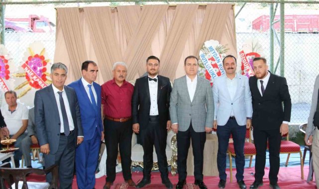 Vali Akbıyık, Karaman ailesinin düğün törenine katıldı