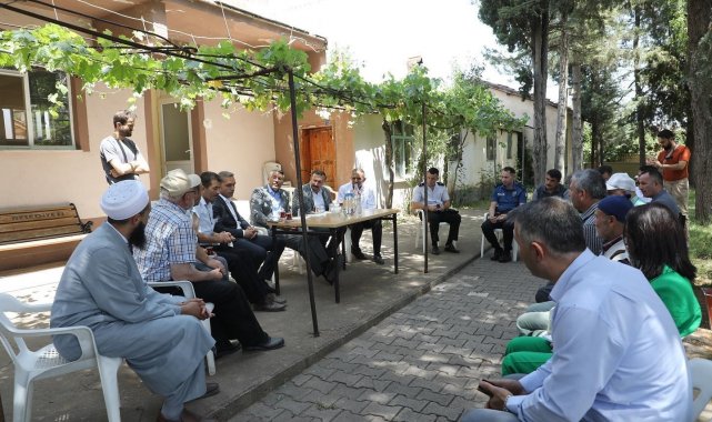 Vali Çelik, Emet'in köylerinde vatandaşların ihtiyaç ve taleplerini dinledi