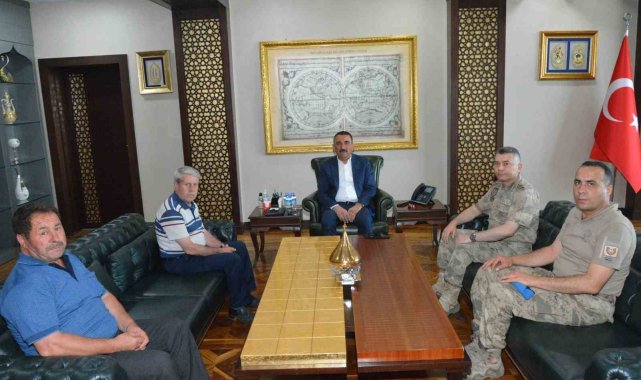 Vali Hacıbektaşoğlu şehit babasını ağırladı