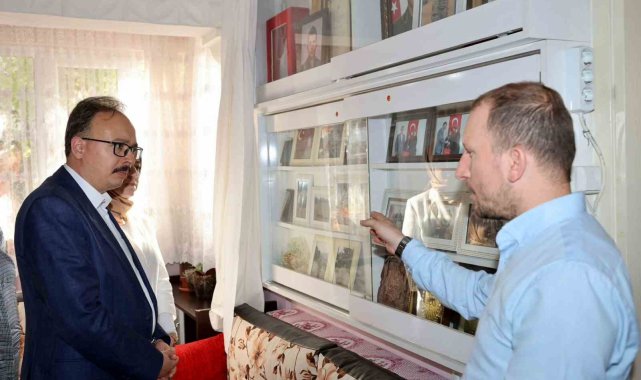 Vali Kızılkaya şehit ailesini ziyaret etti