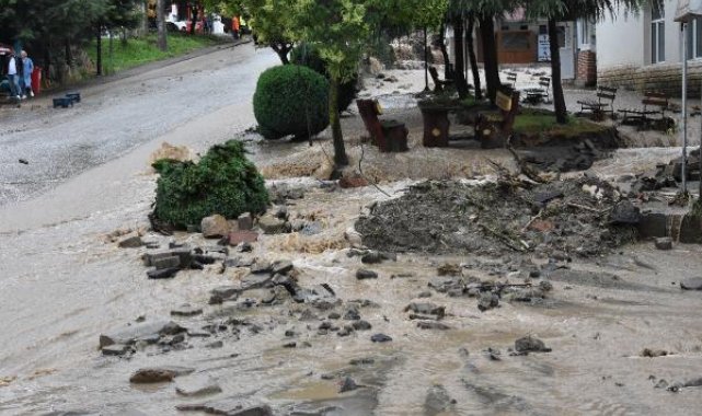 Vali Sonel: Kapanan Karadeniz-Akdeniz Karayolu alternatif yollardan sağlanıyor