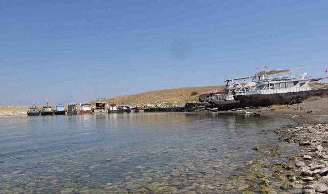 Van Gölü'nde 10 balıkçı barınağının kuraklıktan etkilendiği tespit edildi