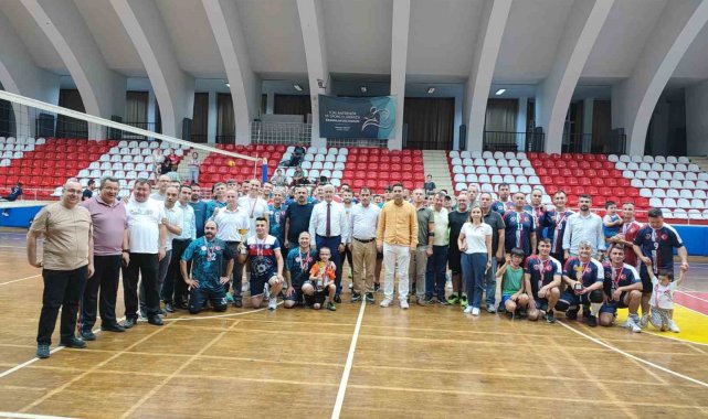 Voleybol Turnuvası'nda Aydın emniyeti şampiyon oldu