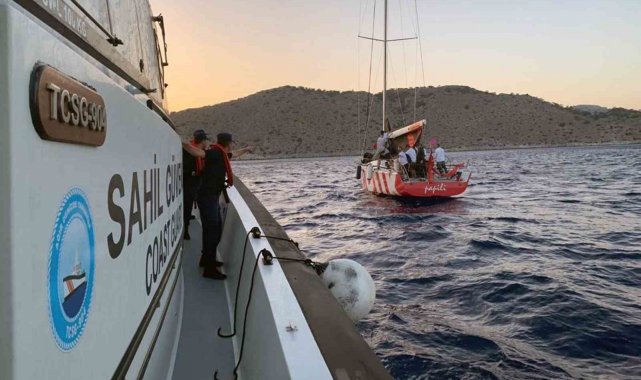Yelkenli teknede yaralanan vatandaşa tıbbi tahliye
