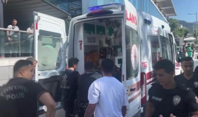 Yıkımda ekskavatör devrildi, operatör yaralandı