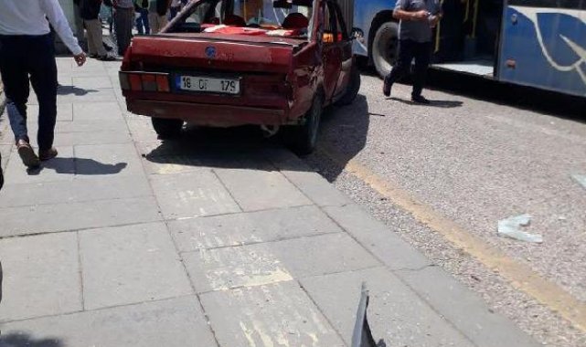 Yolun karşısına geçerken 2 otomobilin çarptığı kadın öldü