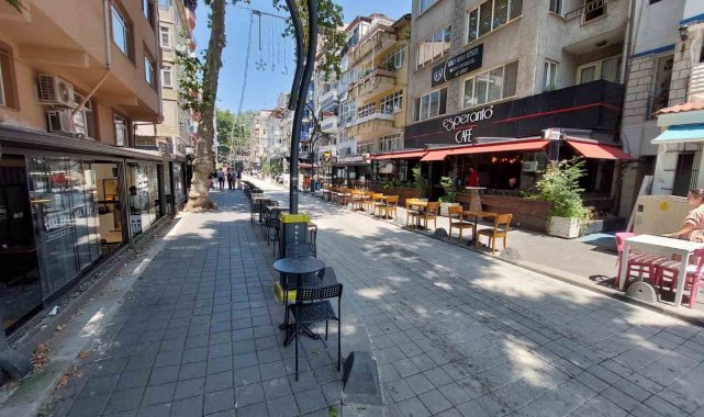 Zabıta ekiplerinden kafelere kaldırım işgali denetimi