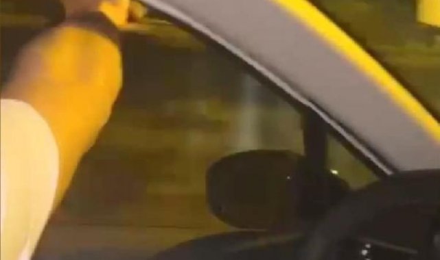 Zeytinburnu'nda otomobilden havaya ateş eden sürücü kamerada