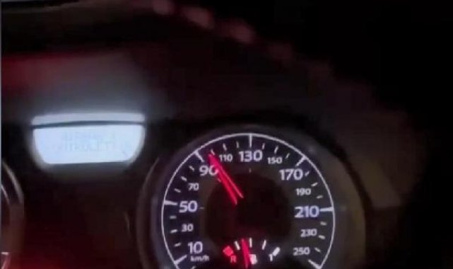 Zeytinburnu'nda skuter ile tehlikeli yolculuk