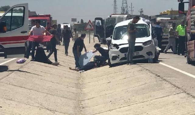 Zincirleme kazada yaralılar bezlerle yapılan gölgelikle güneşten korundu