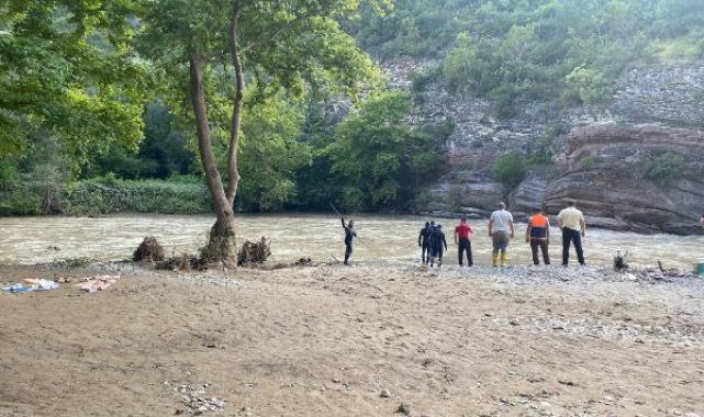 Zonguldak'ta dereye girip akıntıya kapıldı