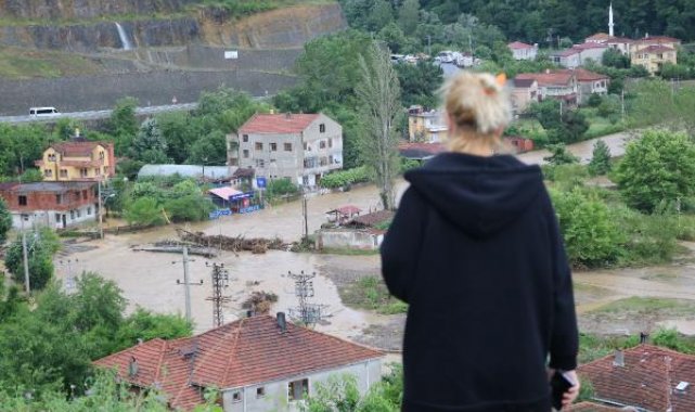 Zonguldak'ta sağanak; dereler taştı, heyelan oldu