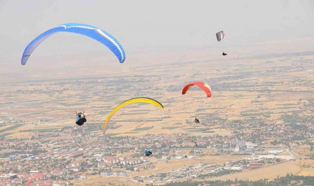 10. Akşehir XC Open Türkiye Yamaç Paraşütü Yarışması başladı