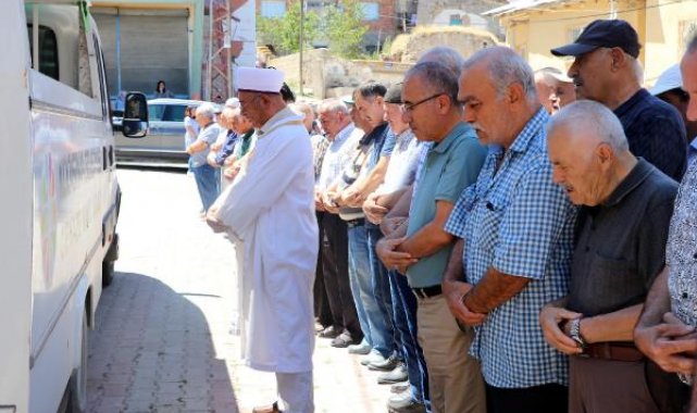 13 gün sonra cesedi bulunan tıp fakültesi öğrencisi Ahmet Enes, toprağa verildi