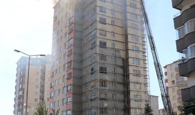 13 katlı binanın çatısında çıkan yangın: 1 ölü, 3 yaralı