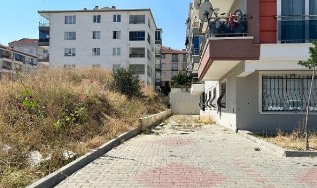 4'üncü kat penceresinden düşen 2 yaşındaki Menesa, hayatını kaybetti