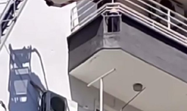 8'inci katta çıkan yangında balkonda mahsur kaldı
