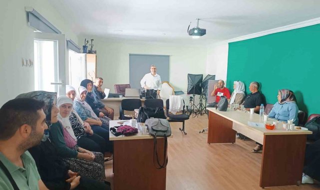 Afyonkarahisar'da umre seminerleri devam ediyor
