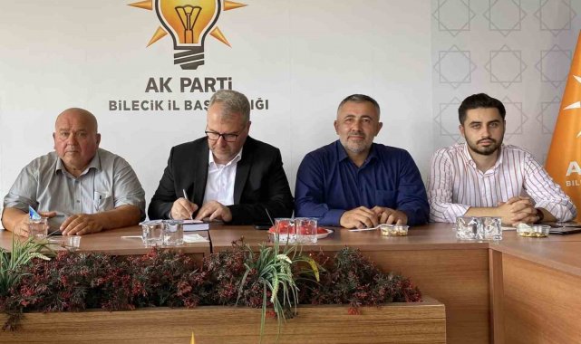 AK Parti heyeti muhtarlarla bir araya geldi