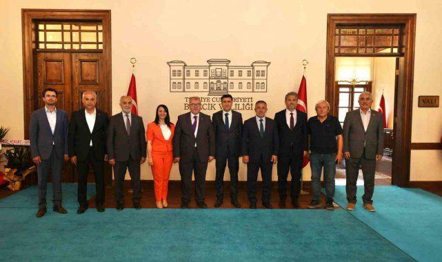 AK Parti heyeti Vali Aygöl ile bir araya geldi