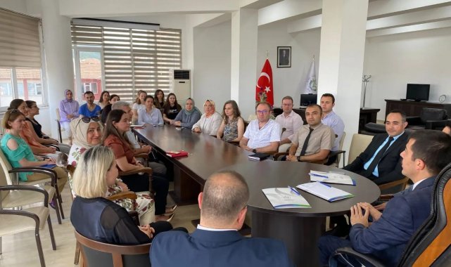 Akademisyenlerden çalışmalarıyla alakalı bilgiler aldı