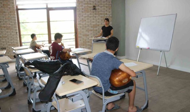 Akçaabat'ta sanat akademisi açıldı