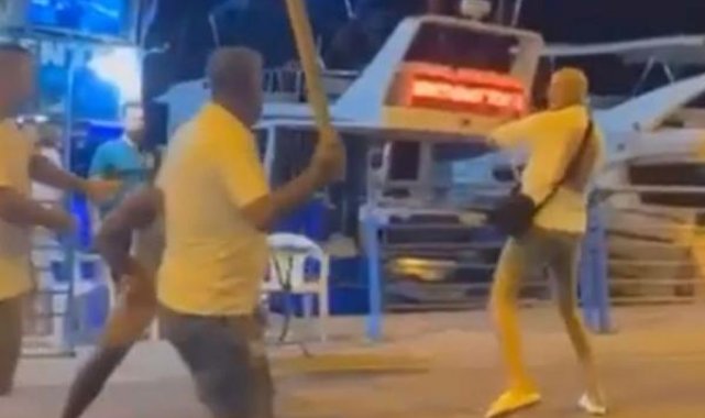 Alanya'da yumruklu, sopalı kavga kamerada