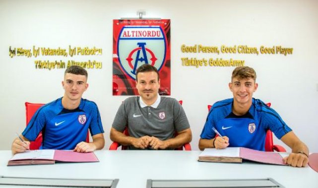 Altınordu'da iki gençten imza