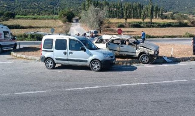 Amasya'da lastiği patlayan otomobil, takla attı; 2'si ağır, 5 yaralı