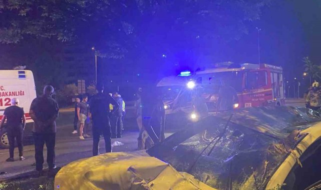 Ankara'da aşırı süratli araç ağaca çarptı: 4 yaralı